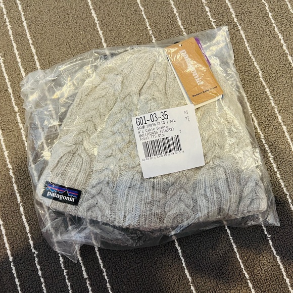 Patagonia - Women's Cable Beanie, Drifter Grey Colour, Brand New! - Picture 2 of 3